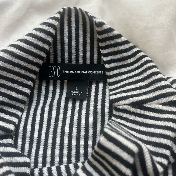 INC INTERNATIONAL Black white striped sleeveless sweater top women's size large - Picture 4 of 5